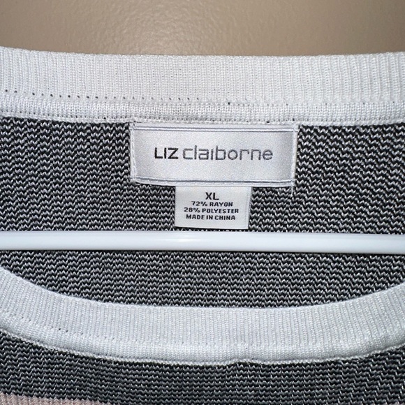 NWT Liz Claiborne Top - Picture 2 of 2